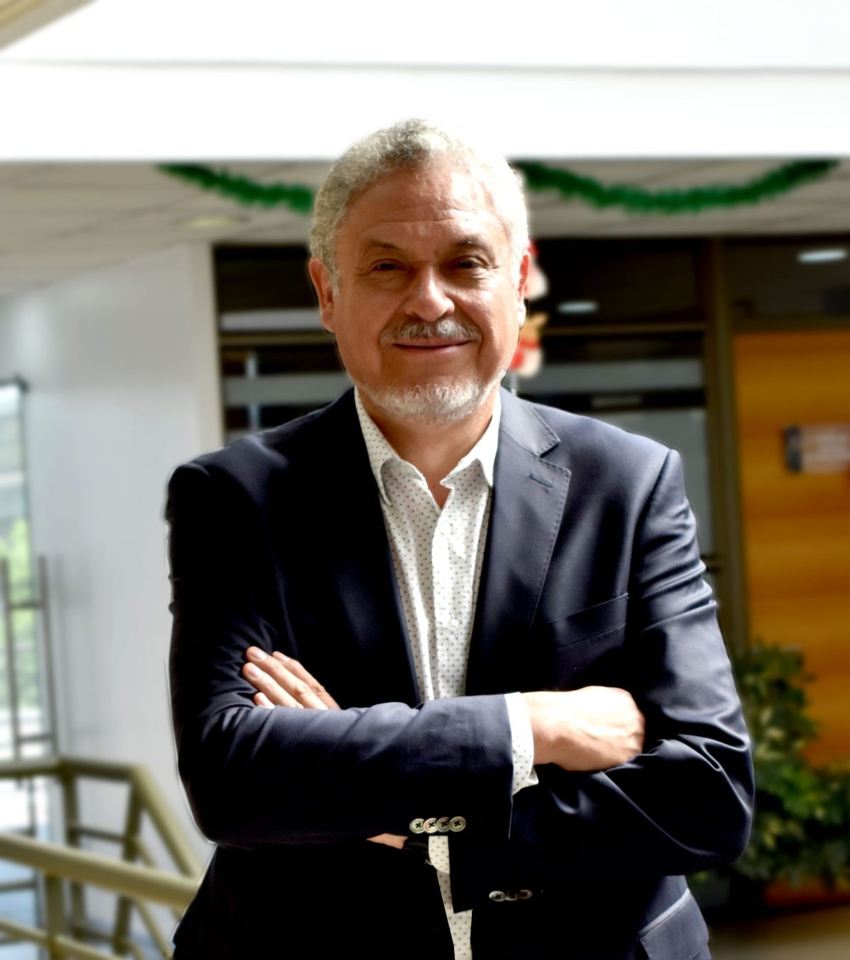 Dr. Pedro Palominos analiza en Página 19 la ‘democracia de bots’ y el riesgo para la libertad de información